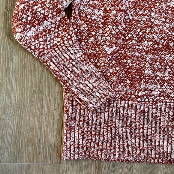 Universal Thread Red and White Crewneck Sweater Women’s Size Medium - Picture 4 of 9